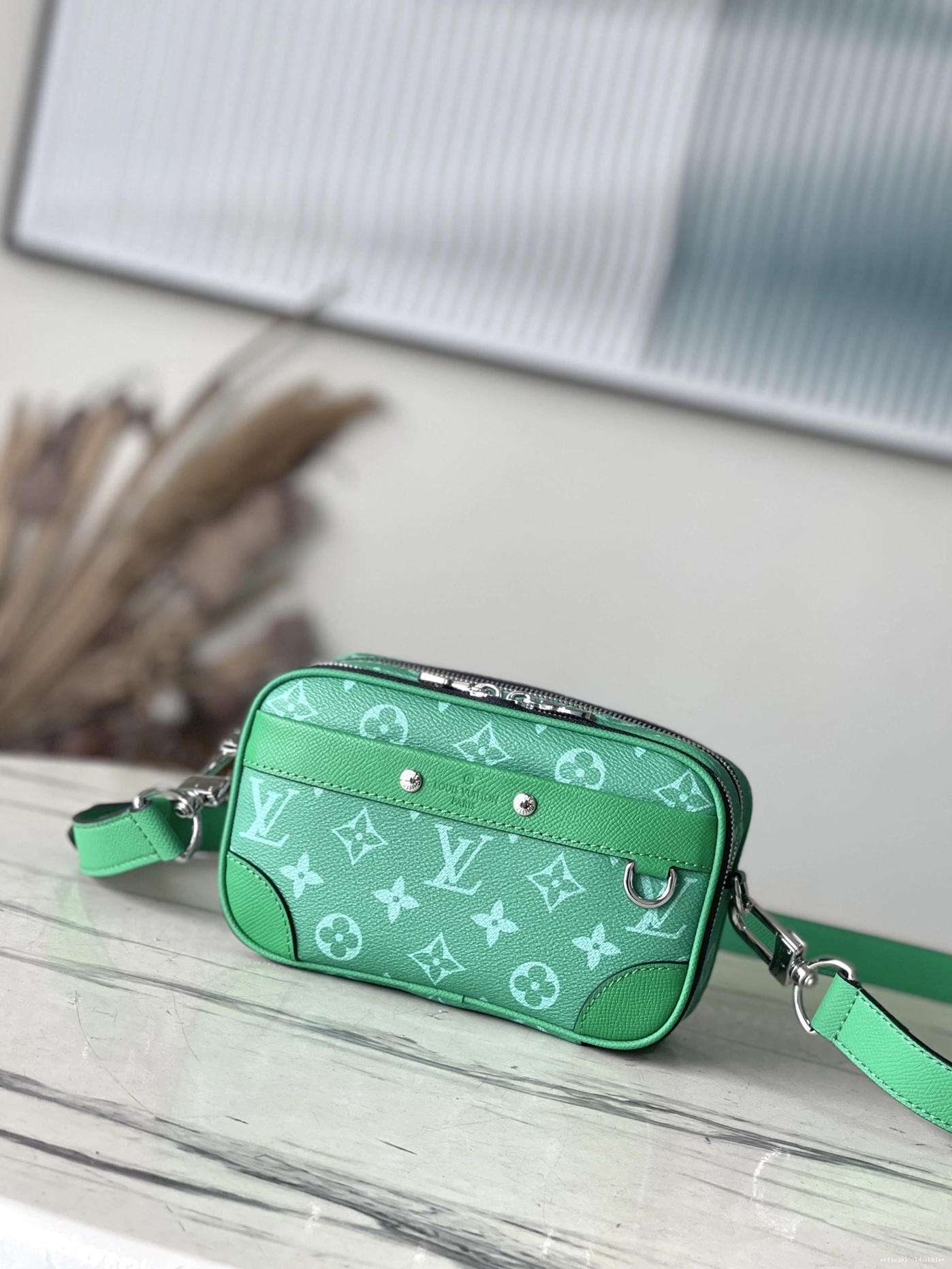VUITTON LOUIS Alpha-11.0*18.5*6.5CM Nano 0806